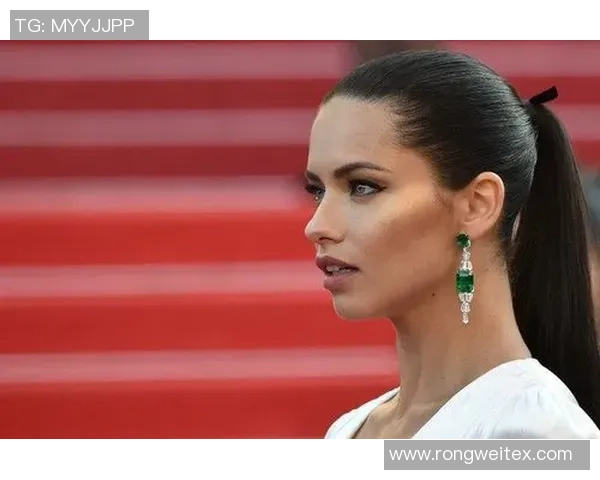 南美足球明星整形前后对比照揭示颜值变化与个人魅力的秘密