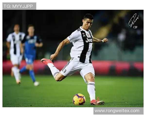 足球明星耳环高清图片欣赏展现独特风格与个性魅力