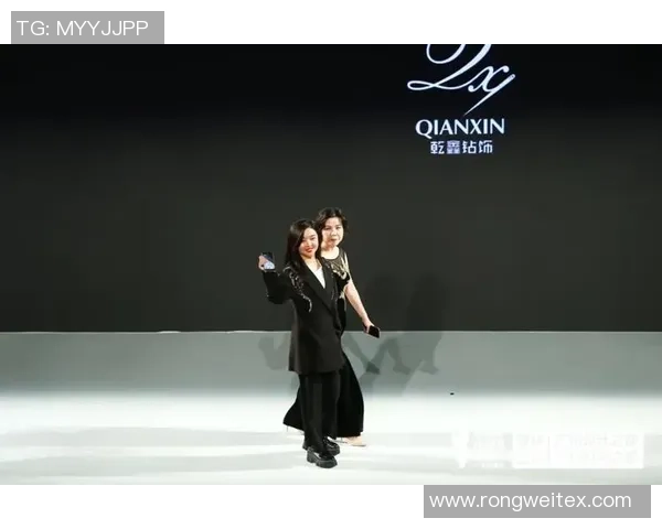 足球明星联手奢侈品牌打造精彩广告视频展现魅力与激情